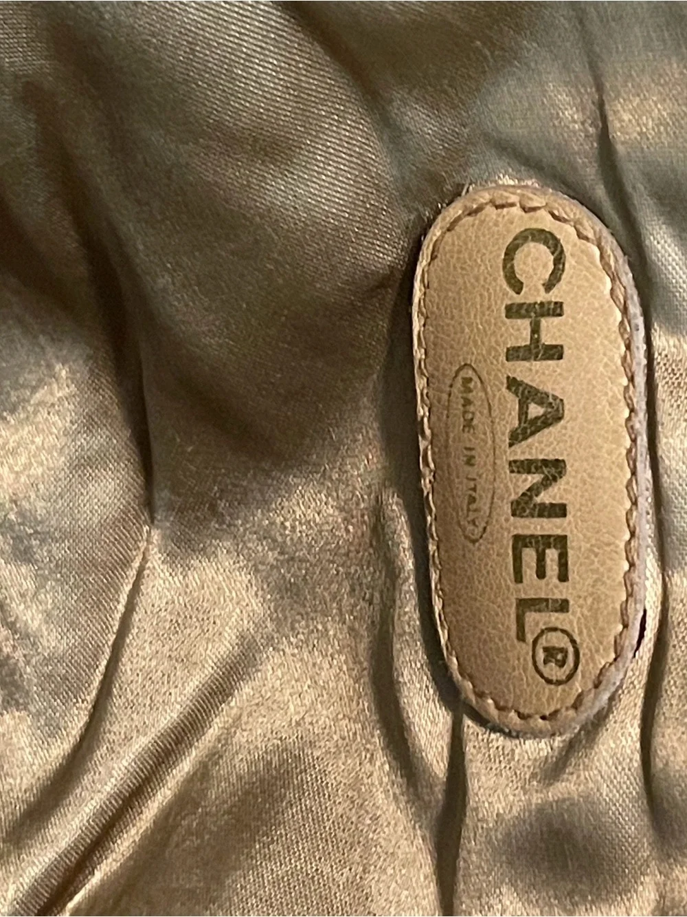 CHANEL Beige Leather Shoulder Bag with Interlocking CC